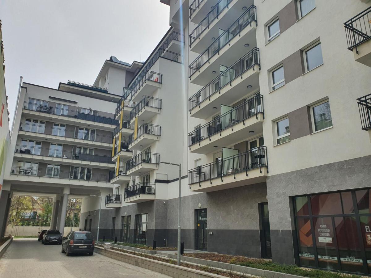 Park West Apartment - Free Parking ブダペスト エクステリア 写真